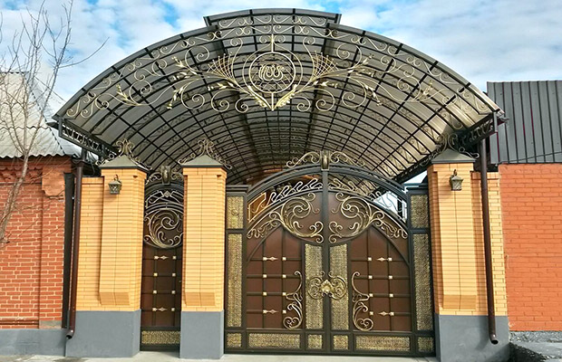 Купить или заказать ворота для дома с навесом - стильные и надежные решения для вашего участка в Новомосковске от 41842 руб | Компания Титанзабор